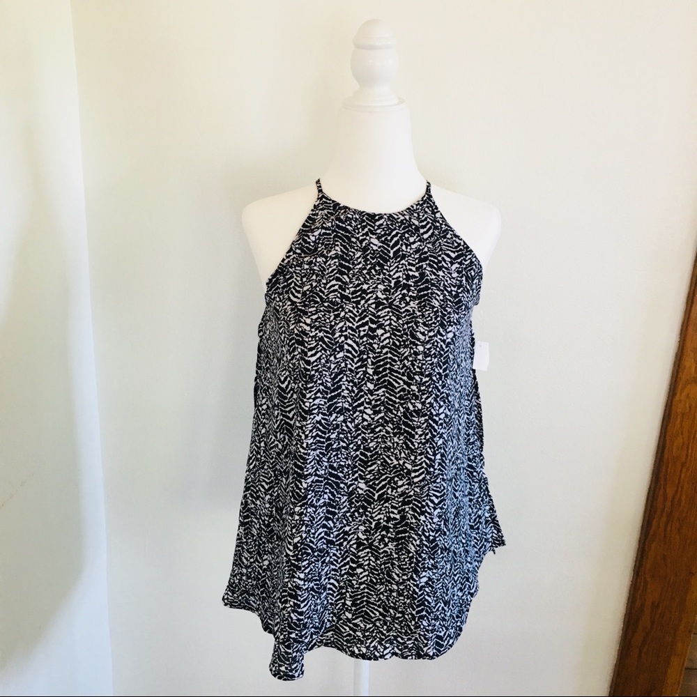 Unique Patterned Decree Tank with Flowy Layers